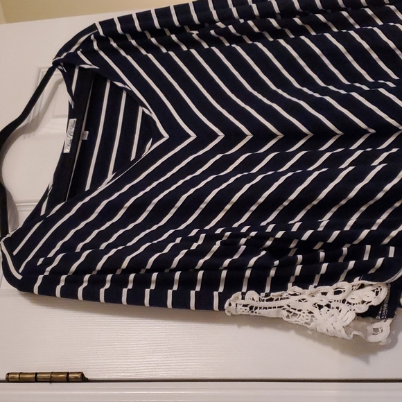 Plus size V neck blouse - Picture 2 of 3